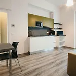 Al 13 - Lakeside Leisure & Business Apartament Stresa