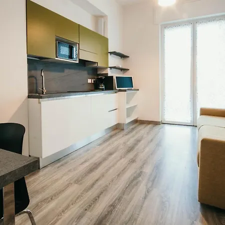 Al 13 - Lakeside Leisure & Business Stresa