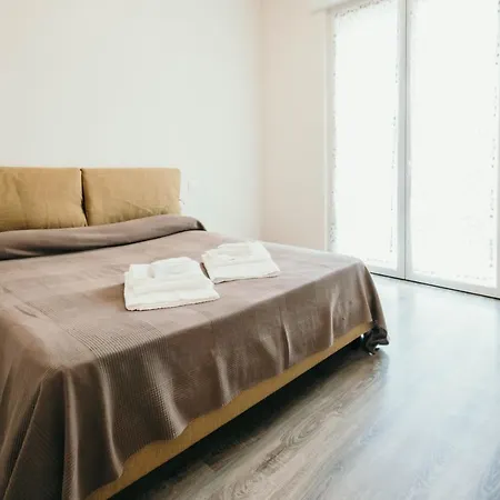 Al 13 - Lakeside Leisure & Business Apartamento *