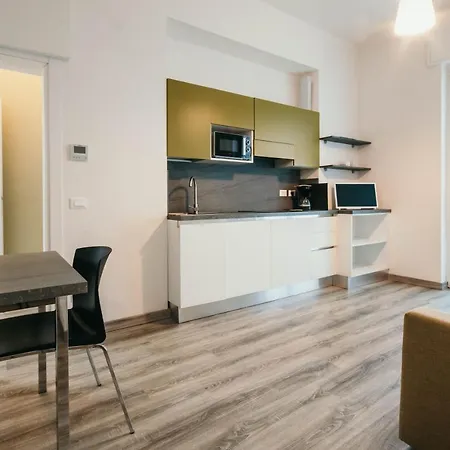 Al 13 - Lakeside Leisure & Business Apartmán Stresa