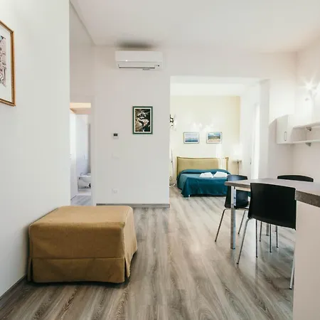 Al 13 - Lakeside Leisure & Business