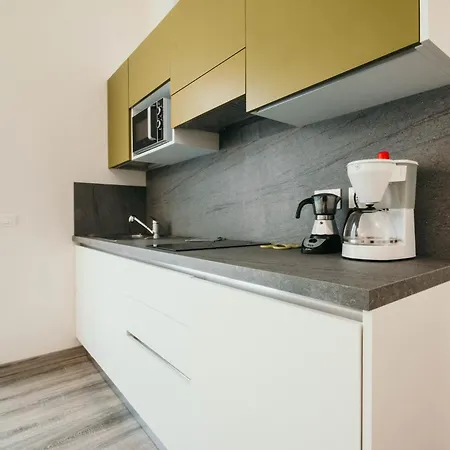 Al 13 - Lakeside Leisure & Business Apartmán