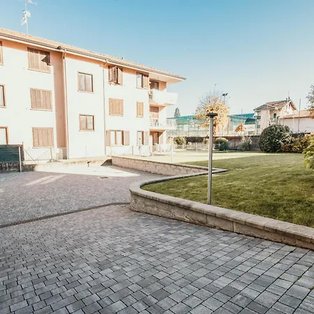 Al 13 - Lakeside Leisure & Business Apartmán *