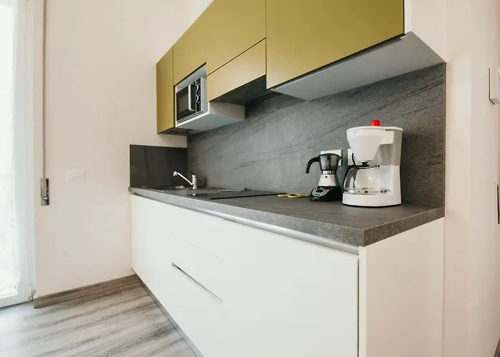 Al 13 - Lakeside Leisure & Business Apartment