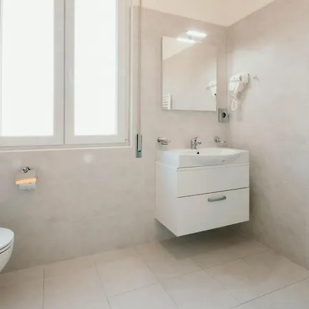 Al 13 - Lakeside Leisure & Business Apartamento *
